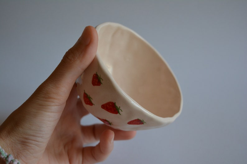 Strawberry Pattern Handmade Ceramic Bowl, Mom Gift, Cute Bowl, Kitchen Accessories, Strawberry Ceramic Bowl Kitchen Gift, Best Friend Gift M Bowl