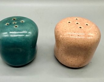 Russel Wright AMERICAN MODERN Salt & Pepper Shakers Green and Coral Mid-Century