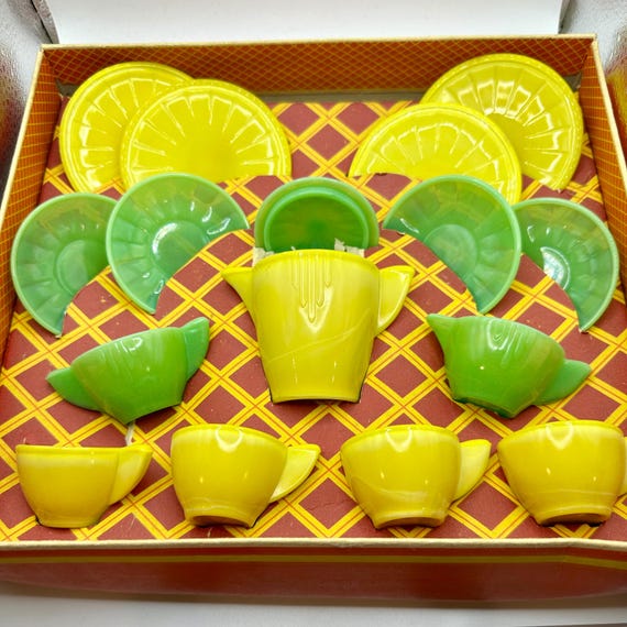 Akro Agate Depression Era Glass Child's Tea Set Small Interior Panel Yellow Green COMPLETE!