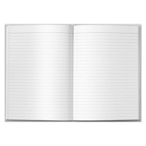 Op de afbeelding: Een wit notitieboek met gelinieerde pagina's is opengeklapt en toont een lege pagina. Het notitieboek heeft een witte kaft en een witte rug.