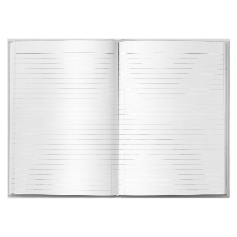 Op de afbeelding: Een wit notitieboek met gelinieerde pagina's is opengeklapt en toont een lege pagina. Het notitieboek heeft een witte kaft en een witte rug.