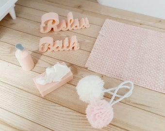 Dolls House Bathroom Accessories, Bath & Relax word, Soap pump. 2x Shower puffs, tissue box, bath mat,  12th scale, choice of colours