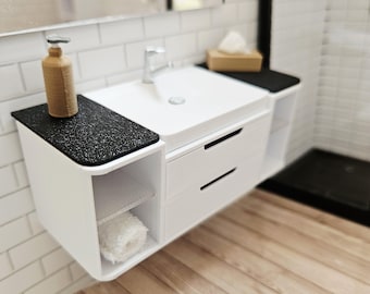 Mueble de baño suspendido para casa de muñecas – 2 cajones y estantes con efecto cristal / Escala 1:12