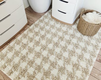 Dolls House Light beige Houndstooth Rug | 1:12th Scale | Miniature Rug