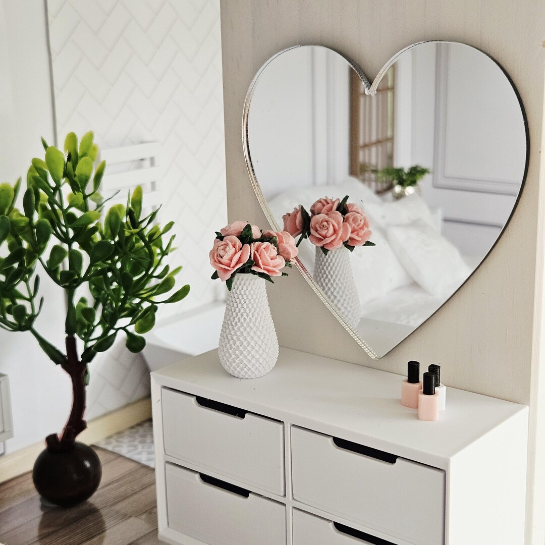 Dolls House Modern Large Heart Mirror – Silver Acrylic | 1:12 Scale ...