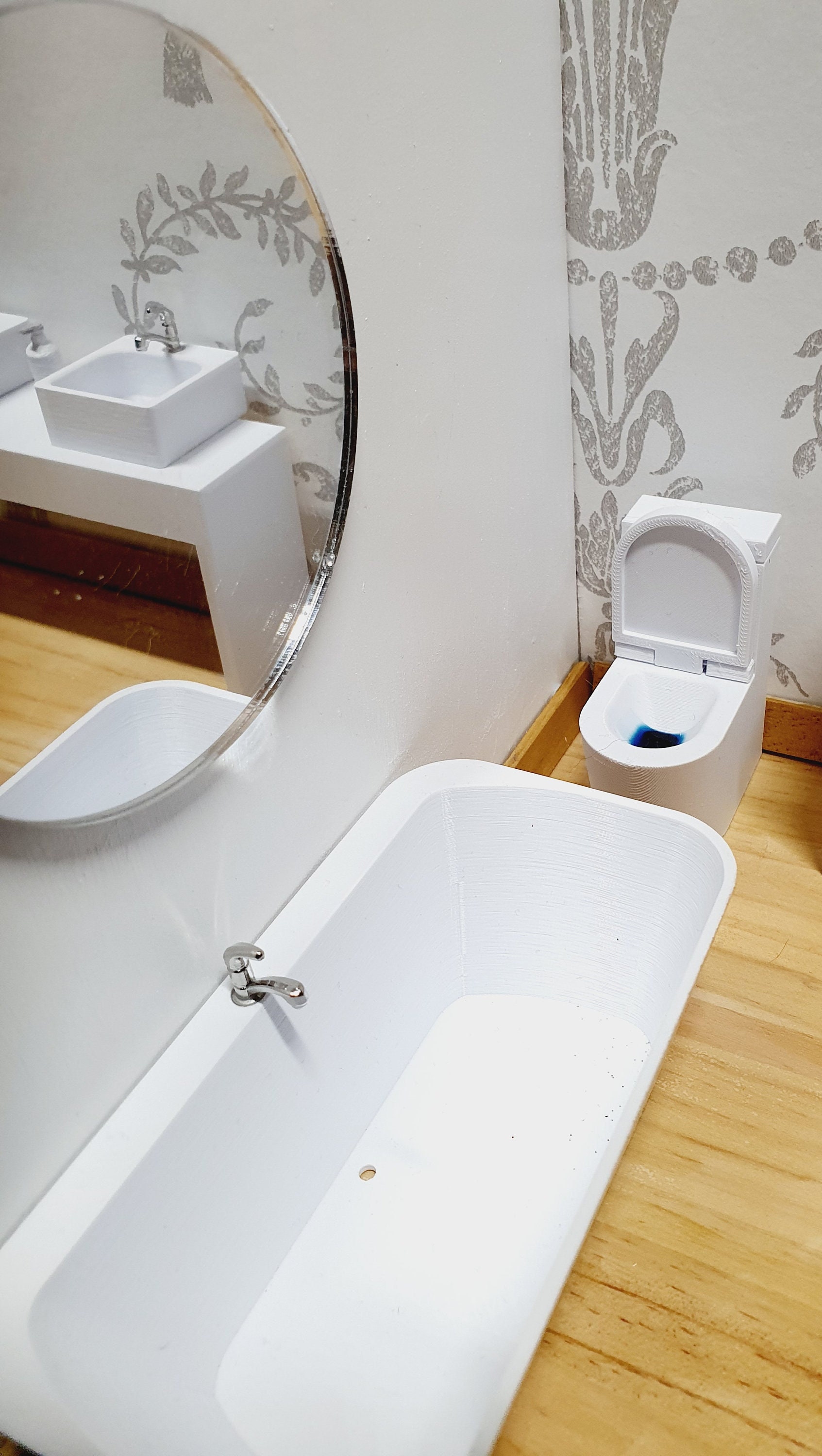 Set Bagno In Miniatura Scala 1:12 – 4 Pezzi In Ceramica: Vasca, Wc E Accessori – COLLECTROOMI - Foto 2