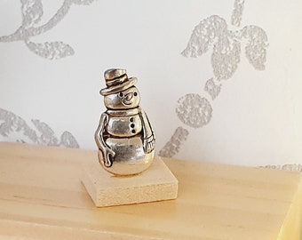 Estantería Mini De Hierro Para Casa De Muñecas – Estilo Minimalista, Escala 1:12, 7.8x4x12 Cm