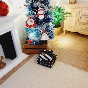 Dolls House Set of 2x Christmas Gifts,  1:12th Scale, Miniature Presents