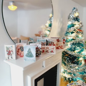 12x Süßes Weihnachtskarten für Puppenhaus im Maßstab 1:12