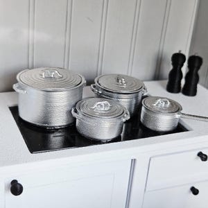 Juego de cacerolas para casa de muñecas / Accesorios de cocina en miniatura a escala 1:12