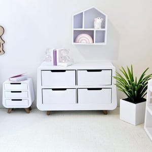 Dolls House Modern Chest of Drawers with 4 opening drawers, Choice of Colours 1:12th Scale, Miniature chest of drawers
