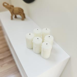 Dolls House 6x candles with melting wax, 12th scale, miniature ornament
