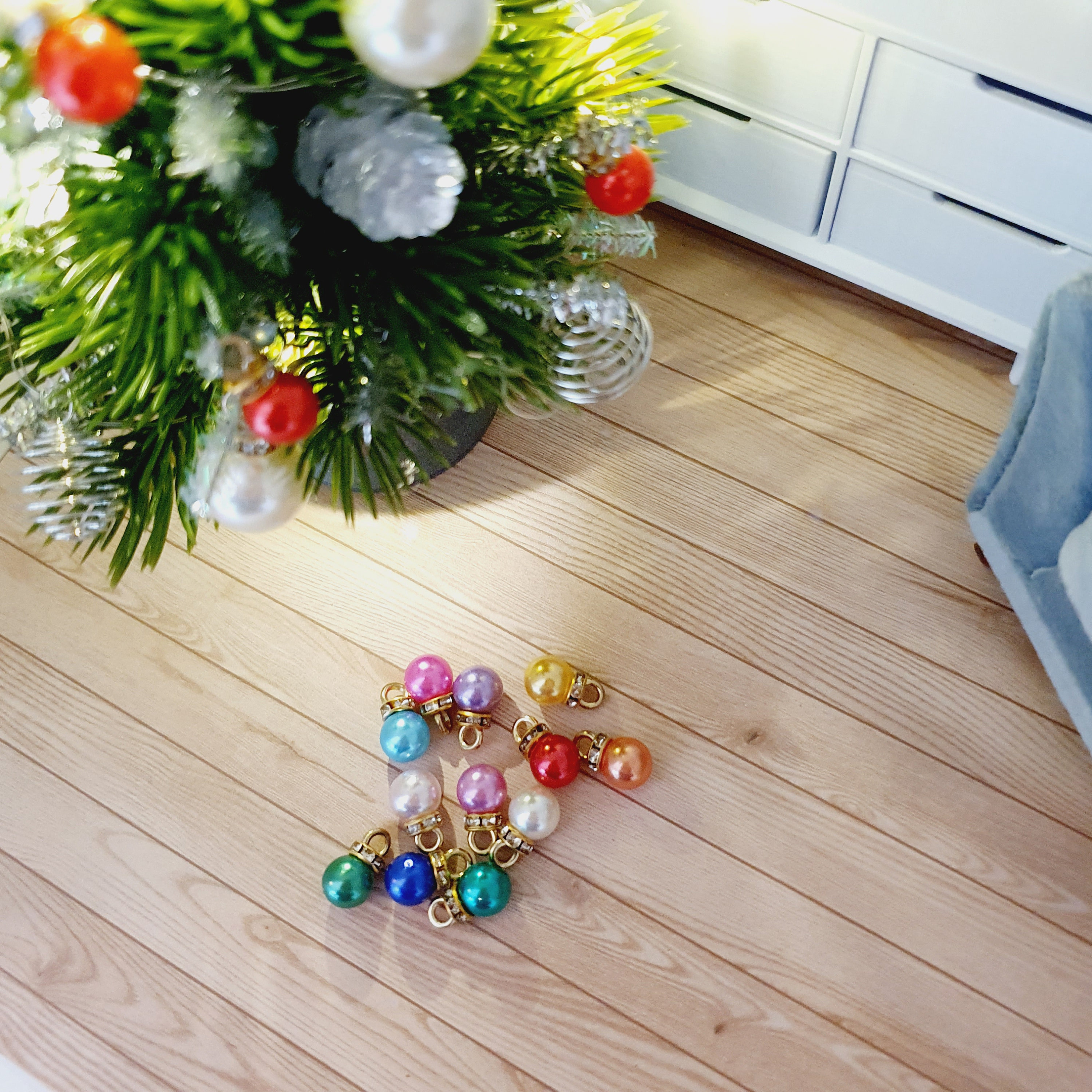 ドールハウスのクリスマスオーナメント：ミニチュアツリーの飾り、12分 