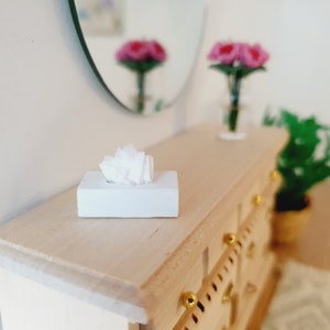 Dolls House Tissue Box 1:12th Scale, Miniature, Choice of Colours, Miniature Tissue Box