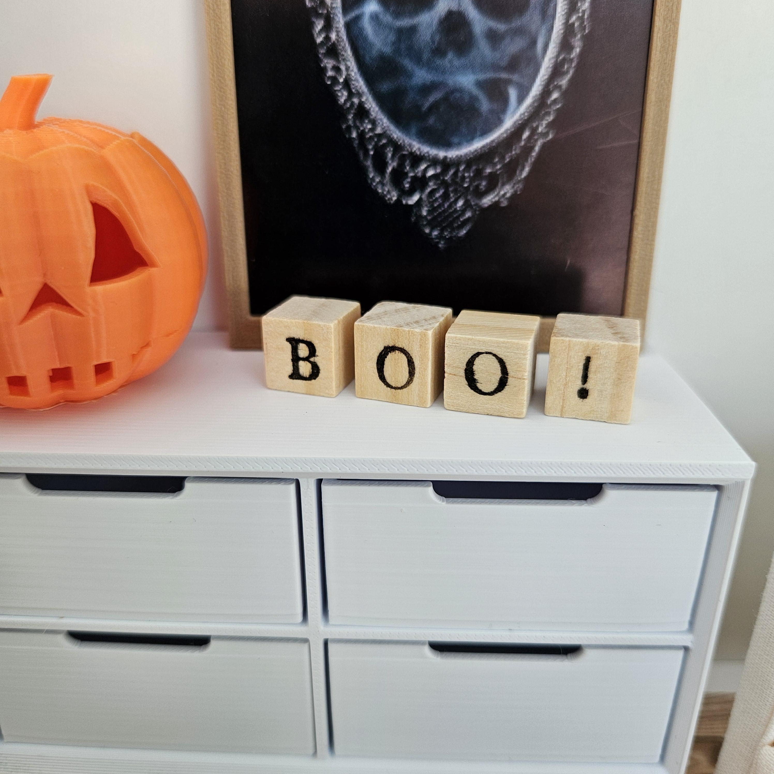 Insegna In Miniatura Boo Per Casa Delle Bambole - Legno, Scala 1:12, Accessorio Esterno Per Portico