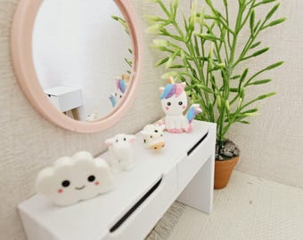 Dollhouse Miniature Mirror & Animal Ornaments, 12th Scale