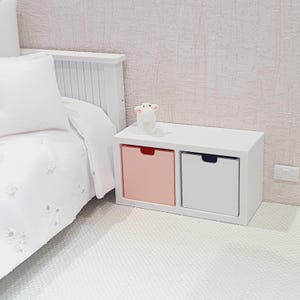 Casa delle bambole moderna unità di stoccaggio a 2 cubi con 2 scatole, scala 1:12, cubi in miniatura, scelta di colori