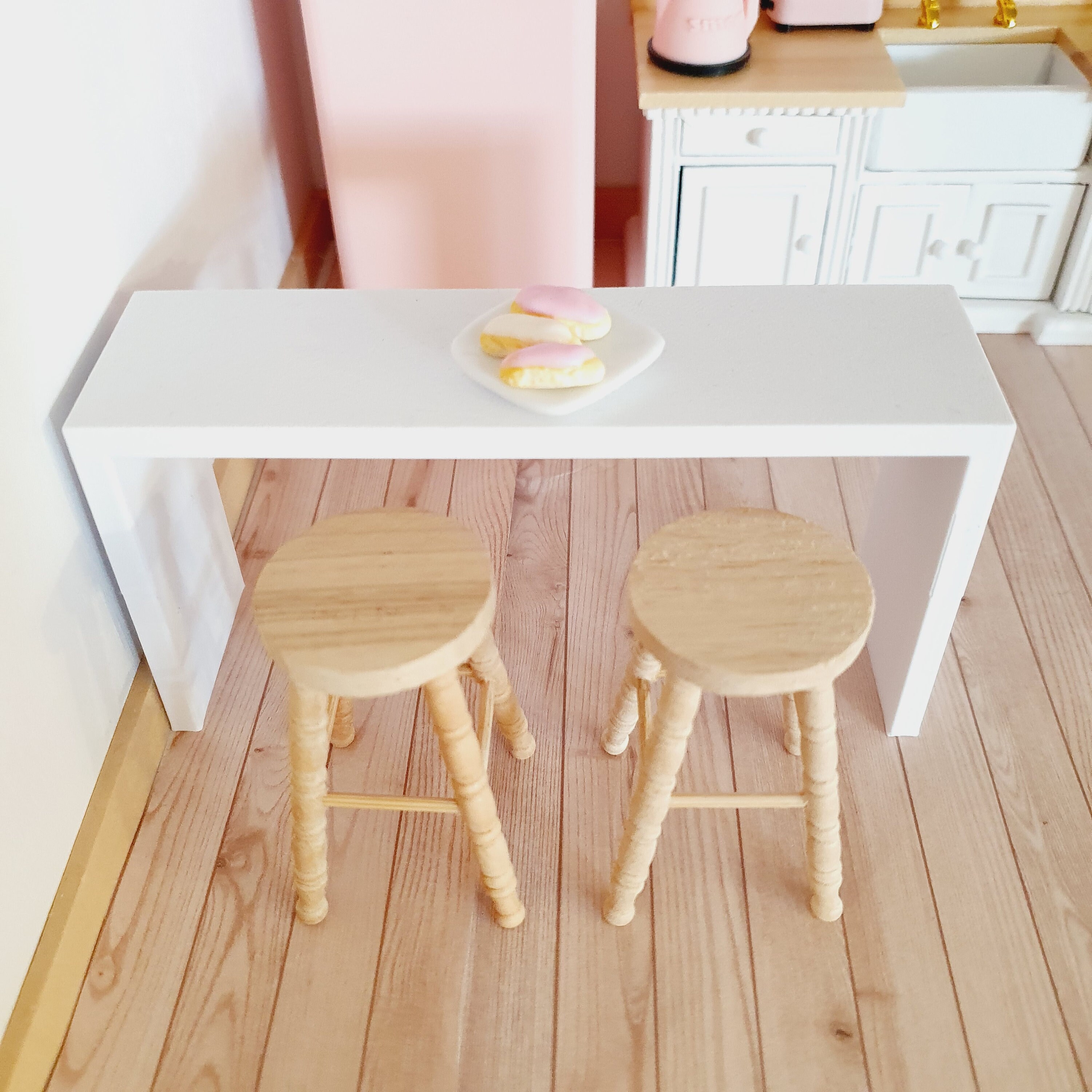 Toilette moderna per casa delle bambole: bagno in miniatura in scala 12 con detergente - Italia