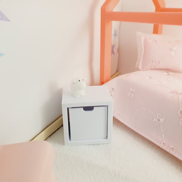 Dolls House Modern Bedside White Cube with Pull out Box 1:12th Scale, Miniature Storage (CUBE1)