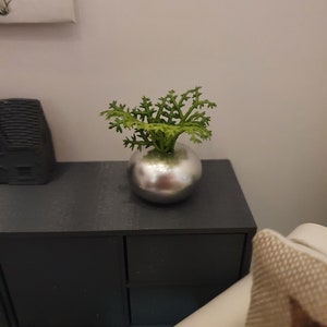 Dolls House Silver Round Pot with Green Plant, 1:12th Scale, Miniature Plant Pot, Dollhouse Accessories