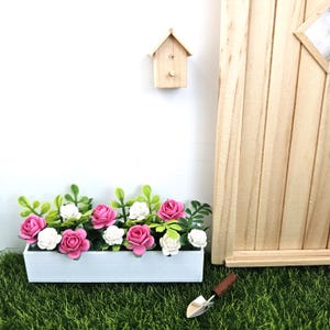 Bloemenbak/doos voor poppenhuisraam, bloembak schaal 12, miniatuurrozen