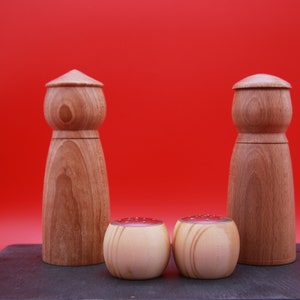 Salt & pepper mills made of oak