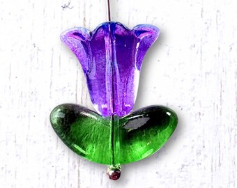 20 tulip glass beads, 10x11mm flowerhead beads with optional leaf add-on