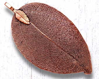 2 pcs real leaf pendants with electroplated metallic finish, appox. 50-80mm long, 20-35mm wide, 2 singles (not matched)