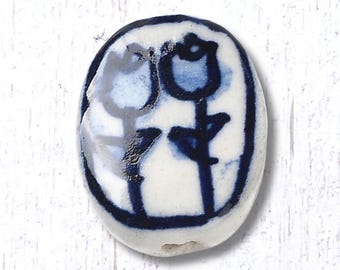 Porcelain tulip beads, 2 pcs, 20x16.5 mm hand-painted oval beads with folk style double tulips for jewelry, 1.4mm hole (C0125)