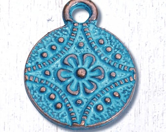 20 blue patina and copper round charms with flower design, 16.5x13 mm alloy mini charms (G0228)