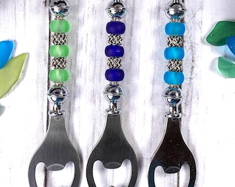 Sea glass bottle opener, glass beaded coastal kitchen barware gifts, unique practical gift for ocean lover, beachy wedding groomsmen gifts