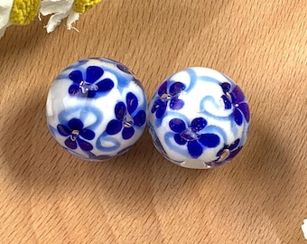 2 lampwork glass floral beads, big 20mm round blue and white focal beads, bubblegum style glass beads for beadable items, jewelry (C0123)