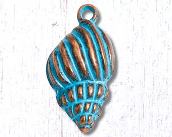 20 antique copper conch shell charms, 25x13 mm sea shell pendant, alloy with blue patina for coastal jewelry (G0227)