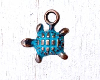 10 antique copper sea turtle mini charms, 13x12mm small tortoise alloy charms with blue patina for jewelry making (G0219)