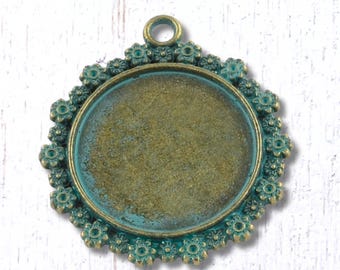 5 cabochon pendant blanks, bronze with patina floral cabochon tray with flower edge, 31.5mm, 20mm round tray (B0098)