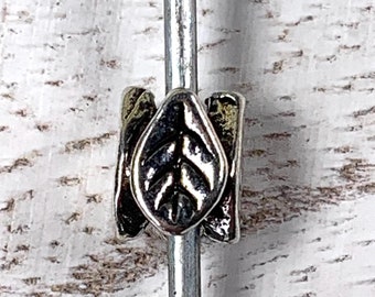 Metal spacer beads with leaf pattern, tiny nature inspired beads for jewelry, antique silver 4-sided nesting beads 7x5mm, 2.5mm hole, 20 pcs