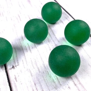 Green sea glass style marbles, 5pcs, +/-24mm cultured sea glass orbs for coastal decor, games, jewelery, vase filler (I0260)
