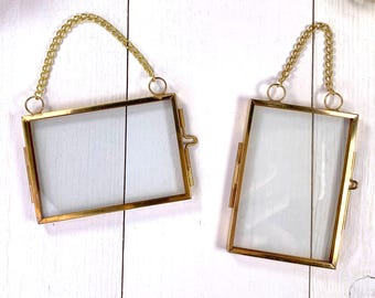 Small hanging frame for pressed flower art, 2.2x3.2" brass floating frame with chain for multimedia art display, wallet size photo ornaments