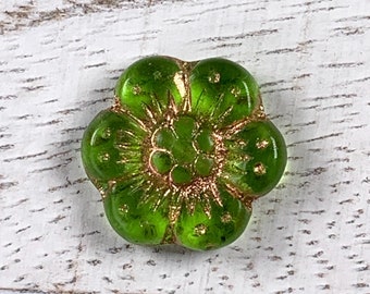 Czech glass green with copper wash flower beads, boho floral beads for jewelry, wild rose beads, anemone flower for crafts 13.5mm 20 pc