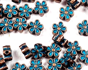 100 antique copper flower shaped beads, small 6.5-7mm floral alloy spacer beads with or without blue patina for boho jewelry (L0306/308)