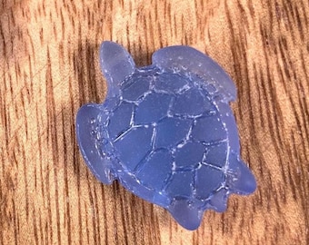 Sea glass style sea turtle pendants, 4 pcs, 22x18mm, ocean themed beads, frosted glass charms, DIY beachy jewelry, CLOSEOUT (C0131)