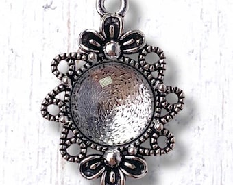 Floral pendant settings w/ glass cabochons, 10 sets, 30mm antique silver pendants with 12mm cab tray for DIY jewelry, earrings