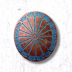 Antique-copper concho-style buttons, 10 pcs, 25x22mm alloy oval with daisy sunburst rosette, turquoise patina wash (M0324/2)