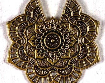 Set of 4 mandala pendants for jewelry, 30mm alloy boho floral medallion charms with 2 holes in antique silver or gold, earrings or necklace