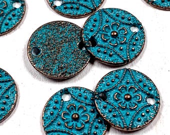 20 patina copper round connector charms with flower design, 11mm 2-hole floral pattern alloy disc charms with blue patina (L0308)