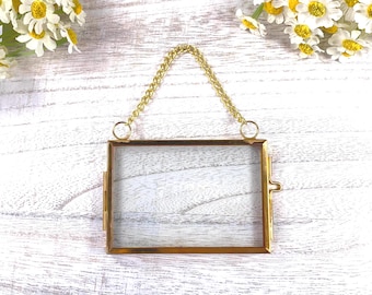 Small hanging frame for pressed flower art, 2.2x3.2" brass floating frame with chain for multimedia art display, wallet size photo ornaments