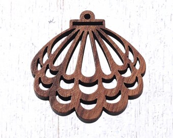 10 wood scallop shell charms, 32.5x30mm laser cut pendants, open pattern for ocean-inspired crafts