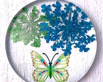 Set of 3 dried flower glass cabochons, 30mm flat back cabochon with real flowers and butterfly decal elements for jewelry, mixed media art