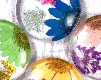 5pcs pressed dried flower glass cabochons, 30mm flat back undrilled cabochons for cab trays, assorted mix floral glass accents for DIY gifts