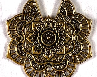 Set of 4 mandala pendants for jewelry, 30mm alloy boho floral medallion charms with 2 holes in antique silver or gold, earrings or necklace